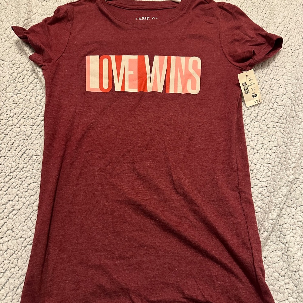 Aeropostale Burgundy Short Tee (Outlined Love wins)
